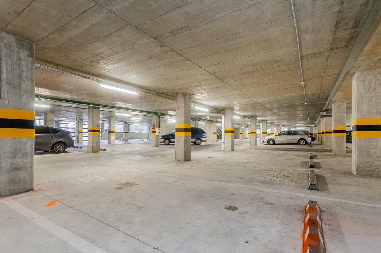 1 Near Center With A Roof Terrace And Parking *
